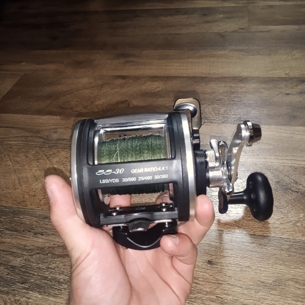 New without box snagging special Bass pro shop fishing reel